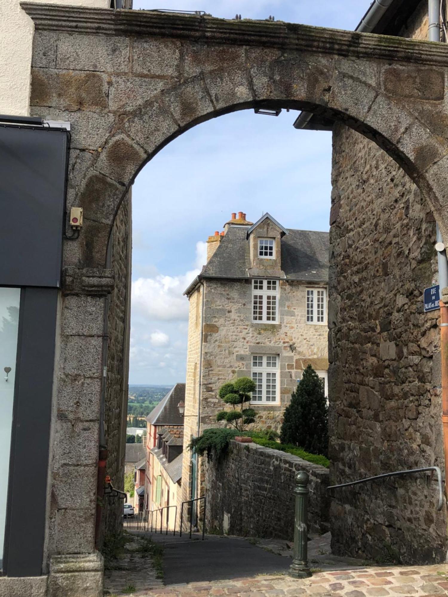 La Maison Sur Les Remparts Domfront  Exteriér fotografie