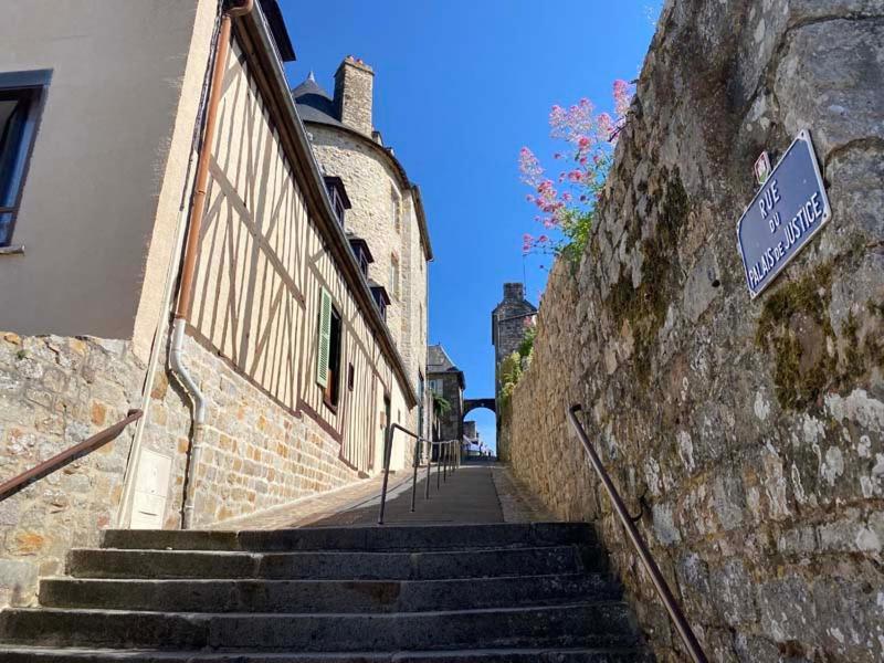 La Maison Sur Les Remparts Domfront  Exteriér fotografie